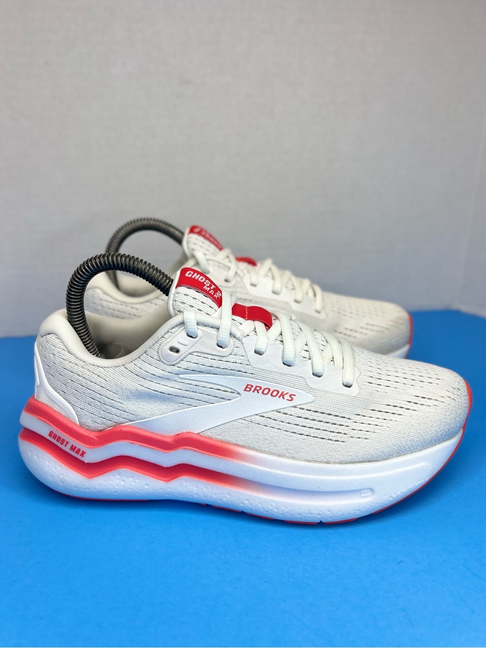 Brooks Ghost Max 2 Womens 6.5B White/Hot Coral Running Shoes 1204201B174 XLNT! - Picture 2 of 14